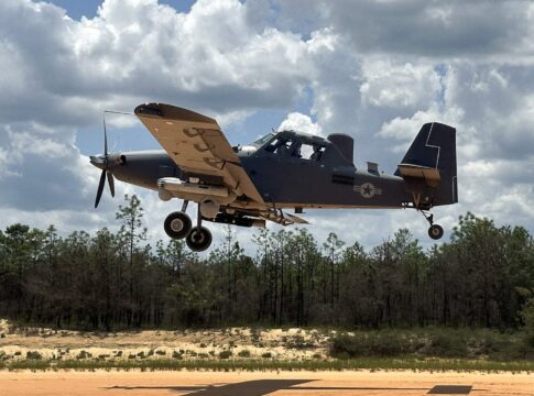AFSOC testet Skyraider II für Spezialkräfte-Unterstützung 6 Bereit, Guerillas durch den Dschungel (oder Cary Grant durch Getreidefeder?) zu jagen: die Skyraider II für AFSOC beruht auf dem Agrarflugzeug Air Tractor AT-802.