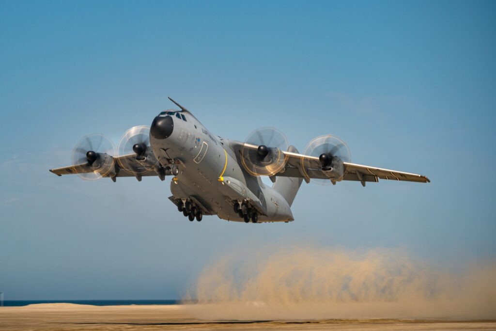 Mit der A400M an den Strand: LTG 62 übt in Dänemark 5 Insgesamt zehn Starts und Landungen wurden durchgeführt. Nach der Landung wurde kurz gedreht und dann gleich wieder gestartet.