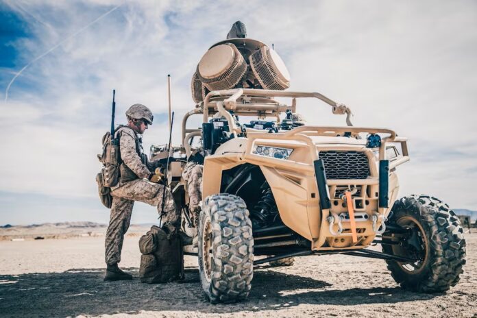 Das U.S. Marine Corps möchte die Fähigkeit des Polaris MRZR Alpha KW1 zur Energieabgabe für verschiedene Anwendungen wie hier ein Drohnenstörsystem nutzen.