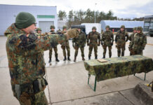 Der Verband Deutscher Büchsenmacher und Waffenfachhändler fordert ein waffenrechtliches Bedürfnis für beorderte Reservisten, um die Schießausbildung - hier bei der Heimatschutzkompanie "Schwäbische Alb" - zu erleichtern.