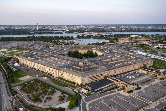 Twix heißt jetzt wieder Raider, nur nicht offiziell: Im Pentagon residiert das Department of Defense künftig mit dem Zweittitel Department of War.