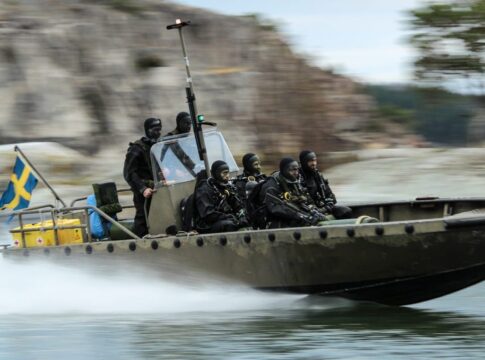 Schweden beschafft neue Gruppeneinsatzboote aus Finnland 9 Amphibientaucher aus Schweden an Bord eines Gruppenbootes.