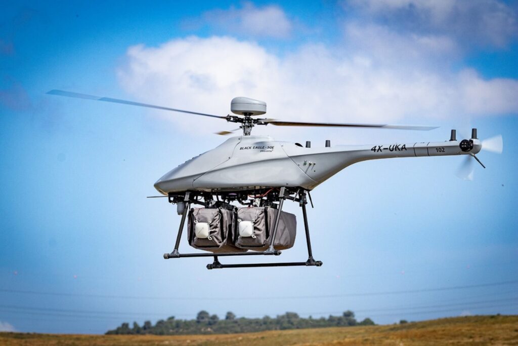 Steadicopter und flyAlchemy intensivieren UAV-Nutzung 2 Der Black Eagle 50E von Steadicopter mit den beiden Nutzlasttaschen des ParaZero-Abwurfsystems.