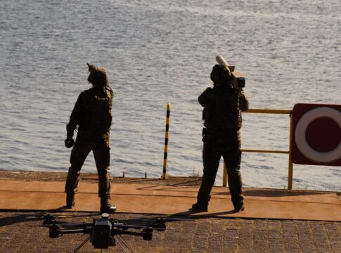 NATO-Einheiten sichern dänischen EU-Gipfel gegen Drohnen 20 Die Bundeswehr wird neben anderen NATO-Streitkräften Einheiten zur Sicherung des EU-Gipfels in Kopenhagen gegen Drohnen entsenden.