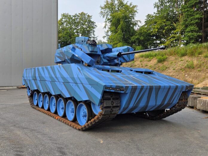 Auf der DSEI in London zeigt FFG den Flugabwehrpanzer Condor auf modernisiertem Fahrgestell Leopard 1.