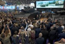 Großes Interesse bei der Vorstellung der Ajax-Schützenpanzerversion auf der DSEI 2025.