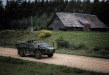 In der Zwei-Parteien-Übung des Aufklärungsbataillon 13 sollten Raumkenntnis, Leben im Versteck und Aufklärungsprozesse trainiert werden, unter anderem durch Einsatz des Spähwagen Fennek.
