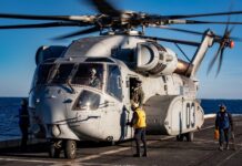 Ein CH-53K an Bord des amphibischen Landungsschiffs USS Arlington (LPD 24).