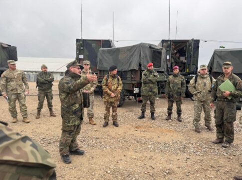Das NATO-Verifikationsteam aus sieben Nationen bei der Panzergrenadierbrigade 37 als Multinational Brigade Lithuania.