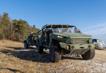 Zwei M1301 Infantry Squad Vehicles (ISV) der U.S. Army während einer Übung am Joint Multinational Readiness Center in Hohenfels.