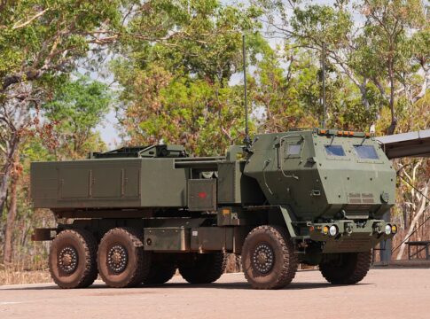 Ein australisches HIMARS-Starterfahrzeug ohne Raketenbehälter.
