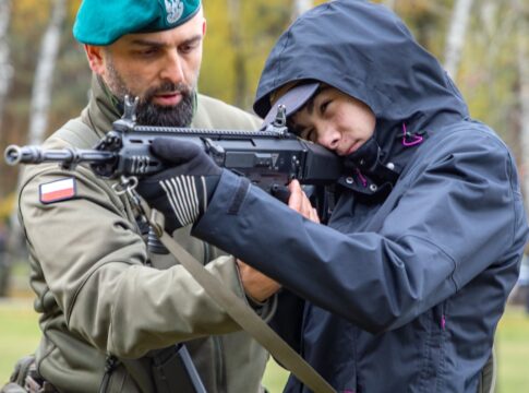 Teilnehmer am siebten landesweiten achtstündigen Samstagskurs "Trainiere mit der Armee" in Polen am 25. Oktober 2025.