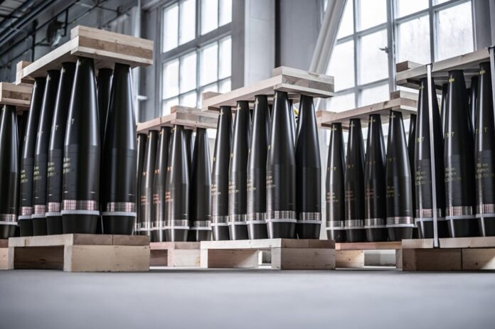 Beispielbild für die Produktion von 155-mm-Artilleriemunition in der Ukraine.