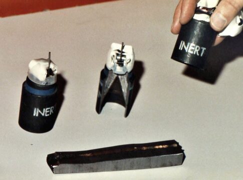 155-mm-Clustermunition: 30.000 Schuss pro Jahr für U.S. Army 7 Die Clustermunition XM1208 soll die DPICM-Familie - hier inerte Submunition M77 für das MLRS-System - ablösen.