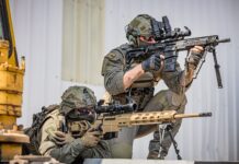 Zwei Modelle der MVO-Familie von Meprolight auf unterschiedlichen Waffen.