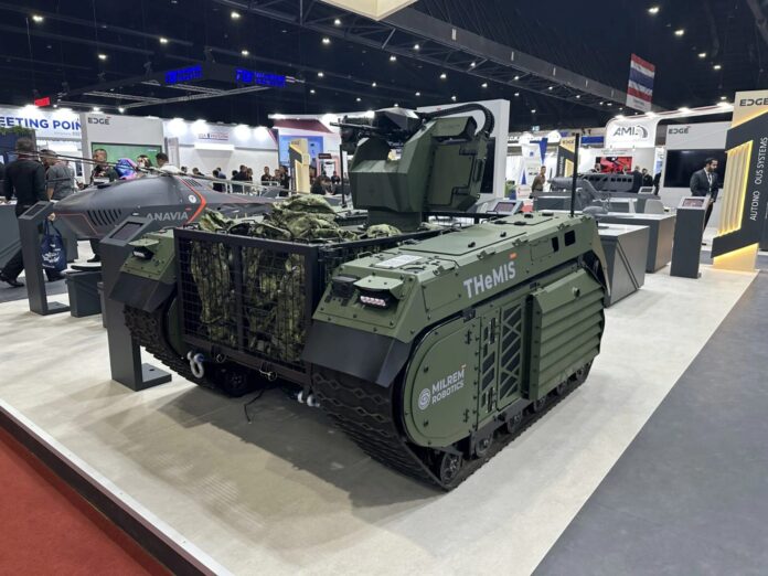 Das UGV THeMIS mit Waffenstation Loki auf der Defense & Security 2025 in Bangkok.