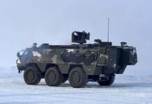 Transportpanzer Patria 6x6 in der Konfiguration der schwedischen APC mit Waffenstation Kongsberg Protector RS4.