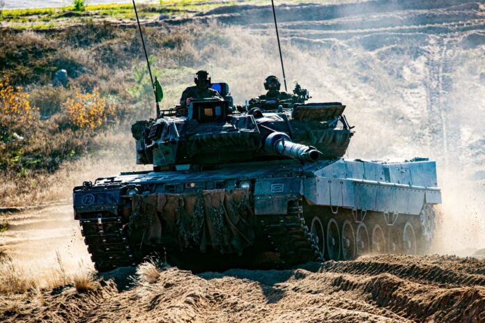 Kampfpanzer Leopard während der Übung Iron Wolf in Litauen. Künftig werden der dort stationierten Panzerbrigade 45 zwei gepanzerte Kampftruppenbataillone fest unterstellt.