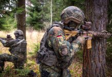Soldaten des Panzergrenadierbataillons 122 mit dem neuen G95KA!. Hier sitzt die Hensoldt-Visierkombination aus ZO 4x30i und RSA auf der Waffe.