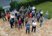 Die Protagonistinnen und weitere Beteiligte des Buches "Kameradschaft und Kampfgeist: Frauen in der Bundeswehr".