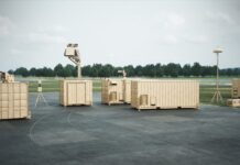 Das Drohnenabwehrsystem ASUL mit der von Hensoldt in einen Container integrierten Kongsberg-Waffenstation (l. u. r.).