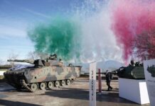 Mit einer farbenfrohen Zeremonie wurden die ersten vier Schützenpanzer Lynx an das italienische Heer übergeben.