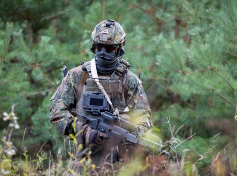 Das Soldatensystem IdZ-ES bindet den deutschen Infanteristen und Panzergrenadier in die vernetzte Operationsführung ein.
