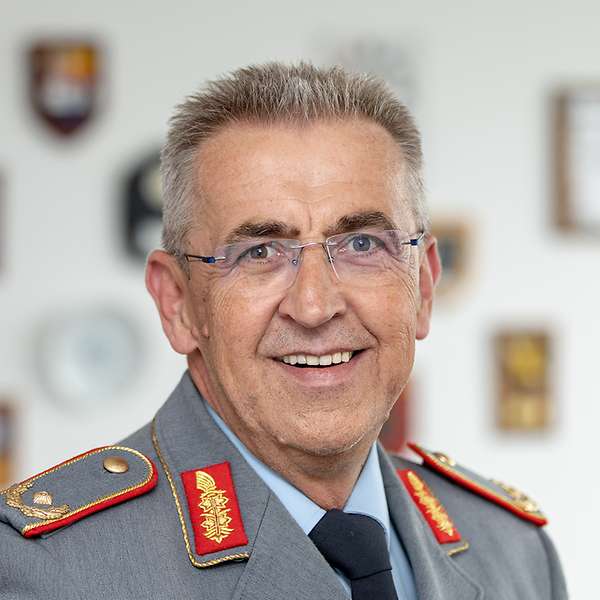 Der bisherige Kommandeur, Brigadegeneral Peter Richert, tritt in den Ruhestand.