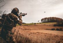 Auf der Enforce Tac 2026 präsentiert Aimpoint unter anderem das zur Drohnenabwehr mit Schrotflinten geeignete Visier Acro P-2 9 MOA.