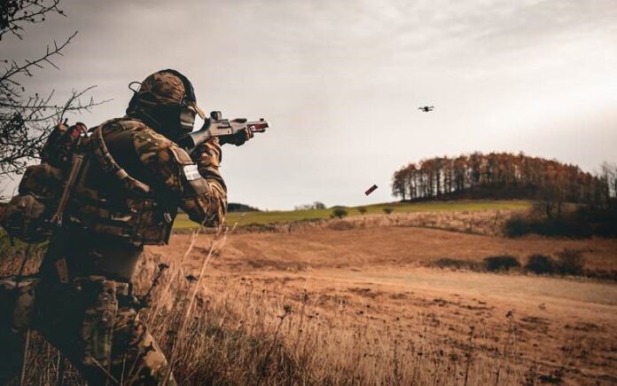 Auf der Enforce Tac 2026 präsentiert Aimpoint unter anderem das zur Drohnenabwehr mit Schrotflinten geeignete Visier Acro P-2 9 MOA.