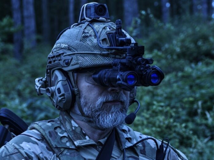 Die Theon NYX Nachtsichtbrille, auf der die Squad Binocular Night Vision Goggles (SBNVG) basiert.