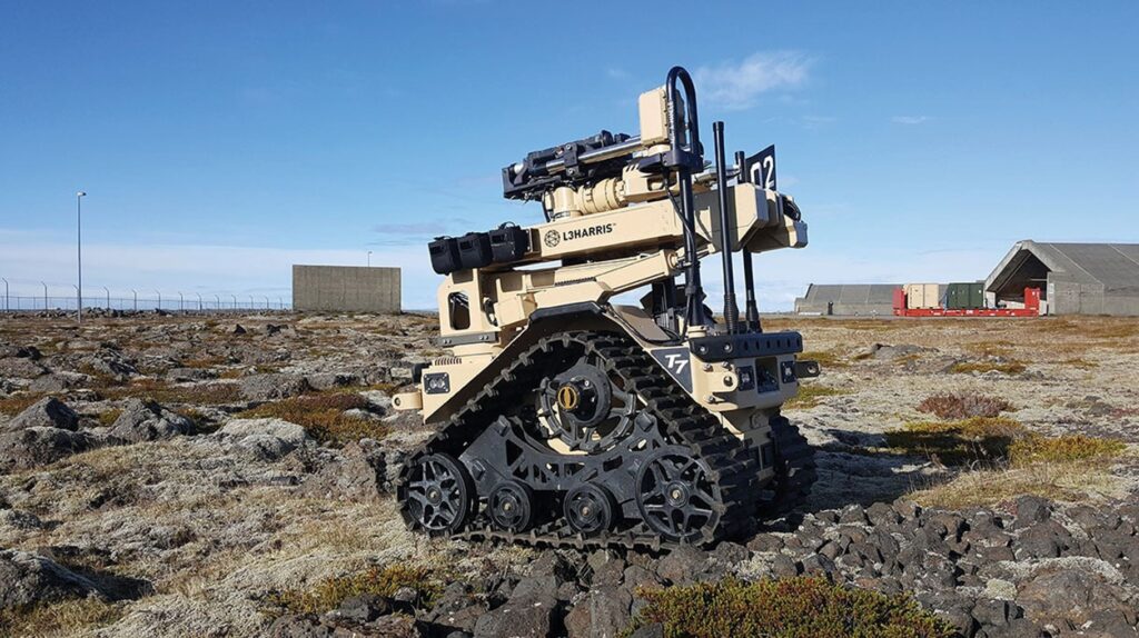 USMC und U.S. Navy: T7-Roboter zur Kampfmittelbeseitigung 4 Der T7 kann sich auch in schwierigem Gelände fortbewegen.