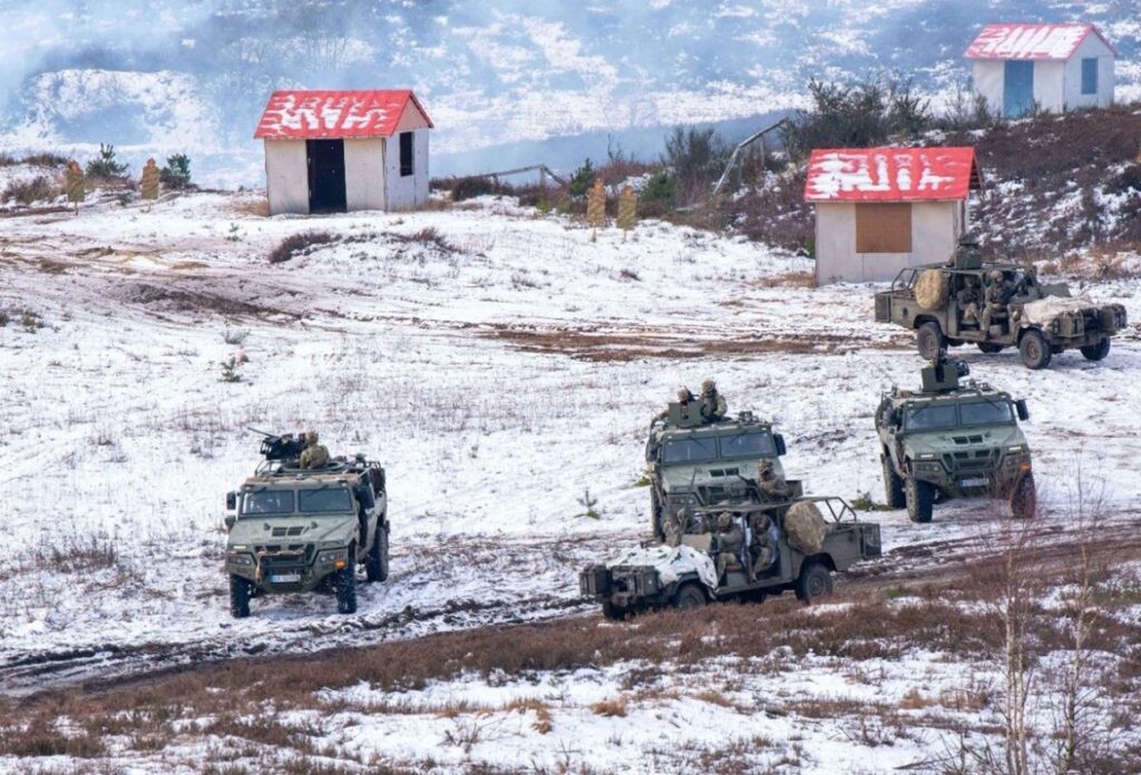 Steadfast Dart: Spanische Spezialkräfte üben in Deutschland 2 Das spanische Special Operations Component Command (SOCC) demonstrierte während der Übung Steadfast Dart in Norddeutschland eine Vielzahl von Fähigkeiten, von Luftnahunterstützung über spezielle Hubschrauber-Einsätze bis hin zu maritimen Abfangoperationen.