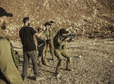Source Tactical Gear arbeitet an frauenspezifischer Schutzausrüstung, die sich an realen Einsatzanforderungen orientiert.