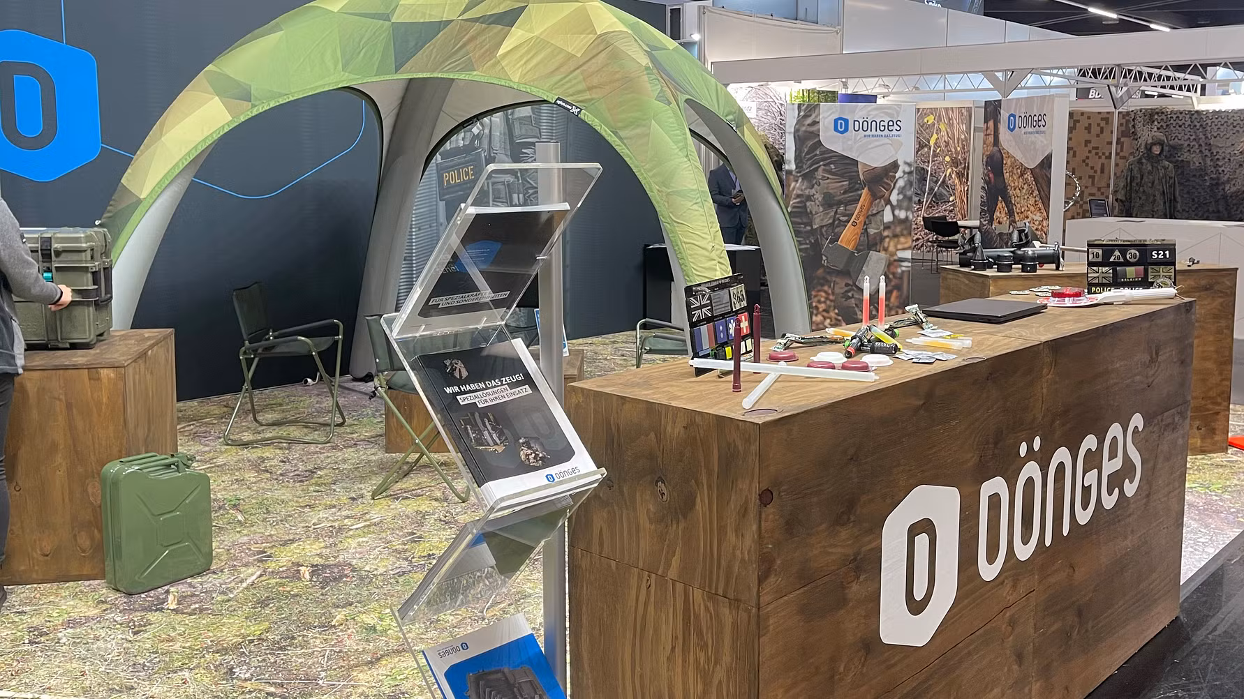 Der Dönges-Messestand auf der Enforce Tac 2025.