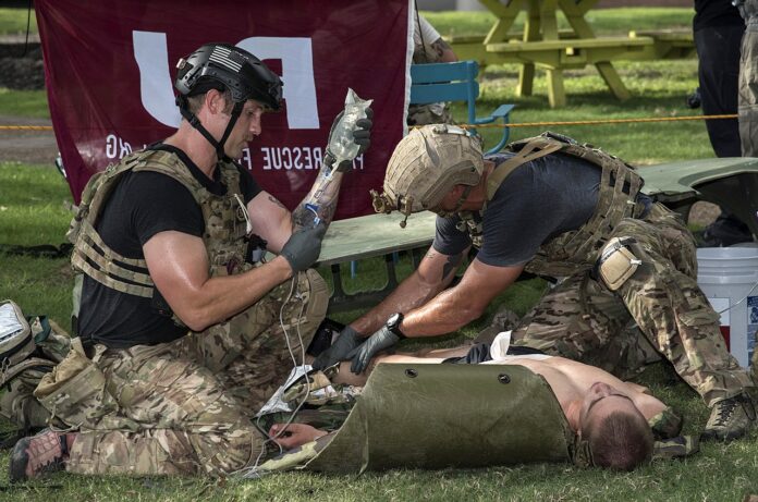 Angehörige der U.S. Air Force Pararescue beim PJ Rodeo 2018, einem jährlichen Wettbewerb aktiver und ehemaliger 