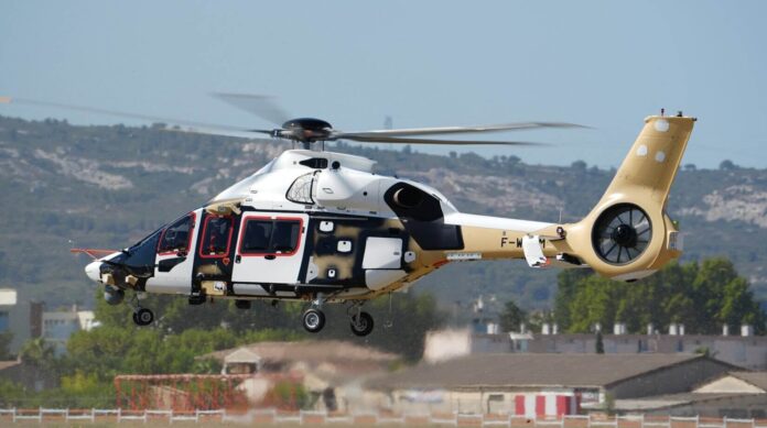 Der H160M-Prototyp bei Testflügen.