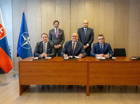 Die Unterzeichnung der Vereinbarung bedeutet nicht nur mehr Produktionskapazitäten für Artillerie-Treibladungen in Europa, sondern auch mehr Unabhängigkeit.