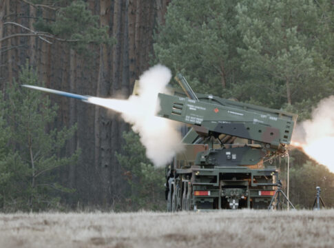 Diehl: Startschuss für 122-mm-Trainingsraketen-Produktion 5 Abschuss der 122-mm-Trainingsrakete von Diehl und Elbit aus einem Raketenartilleriesystem MARS 3.