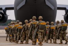 Fallschirmjäger der 82nd Airborne Division vor einer Luftlandeübung am Heimatstandort Fort Bragg im vergangenen Jahr.