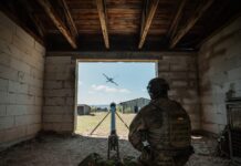 Die Bundeswehr testet in Ohrdruf KI-gestützte Aufklärungs- und Wirkverbünde aus Drohnen und Loitering Munition.