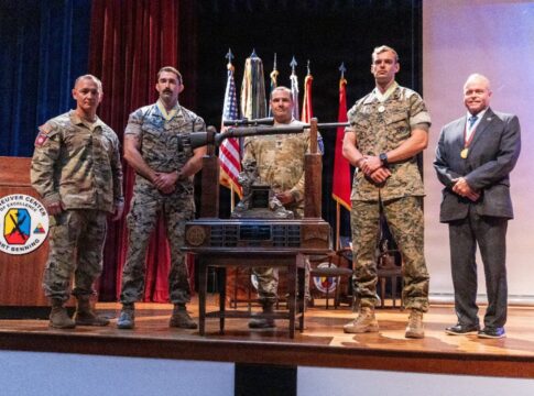 Infanteriewoche 2026: Die U.S. Army sucht ihre Besten 26 Sergeant Tyler Johnson und Sergeant Spencer Harrell vom U.S. Marine Corps belegten bei der Infanteriewoche 2026 den ersten Platz im internationalen Scharfschützenwettbewerb.
