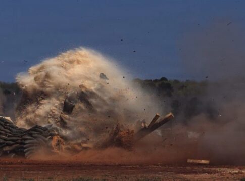 BRAKER: U.S. Army testet erfolgreich neuen Bunkersprengkopf 21 Wirkung von BRAKER im Ziel.