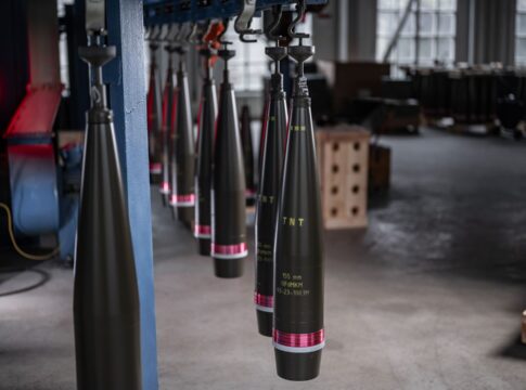CSG liefert Artilleriemunition für fast 250 Millionen Euro 24 CSG wird Artilleriemunition im Wert von fast 250 Millionen Euro an einen ungenannte europäischen Kunden liefern.