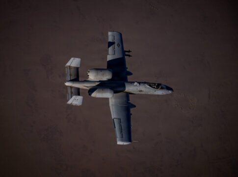 A-10 Thunderbolt: USA verlegen weitere Warthogs an den Golf 20 Eine A-10C Thunderbolt II im Einsatz in der Golfregion.