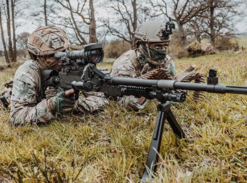 FN MAG Tactical: Neue kampfwertgesteigerte MAG-Version 20 Das FN MAG Tactical zielt besonders auf die Nutzung von Tag- und Nachtsichtoptiken ab.