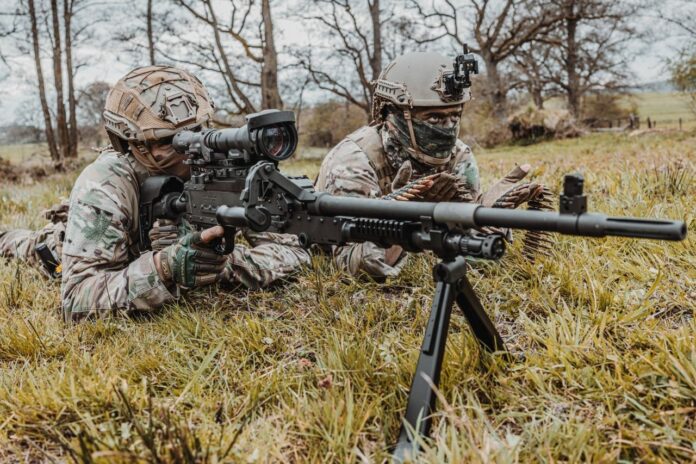 Das FN MAG Tactical zielt besonders auf die Nutzung von Tag- und Nachtsichtoptiken ab.