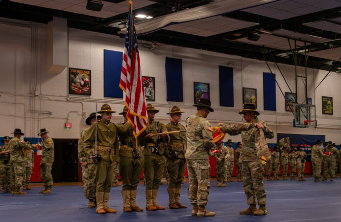 Das 2nd Brigade Combat Team der 1st Cavalry Division hatte Anfang Mai bereits zeremoniell seine Flagge am Heimatstandort Fort Hood, Texas eingerollt als die Verlegung nach Polen im Rahmen der US-Abzugspläne für Europa gestrichen wurde.