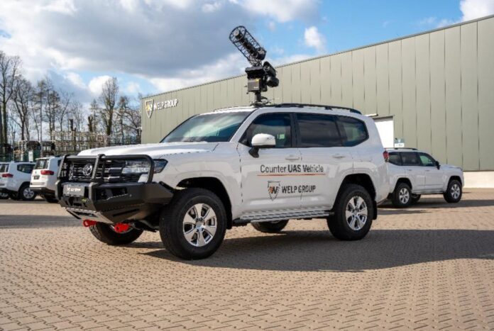 Das Fahrzeugkonzept vereint den geschützten Toyota Land Cruiser 300 aus dem Hause WELP mit dem Störsystem H.P. Marketing & Consulting Wüst GmbH.