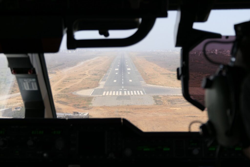 Der A400M im Anflug auf Dakar, die Hauptstadt Senegals. Ein Erkundungsteam der Bundeswehr war vor Ort, um die Übung Schneller Adler 2026 vorzubereiten und mit den Partnern die Abläufe abzustimmen. 
